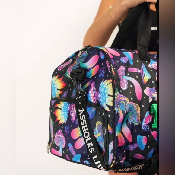 NWOT ALF DUFFLE BAG - Picture 3 of 3